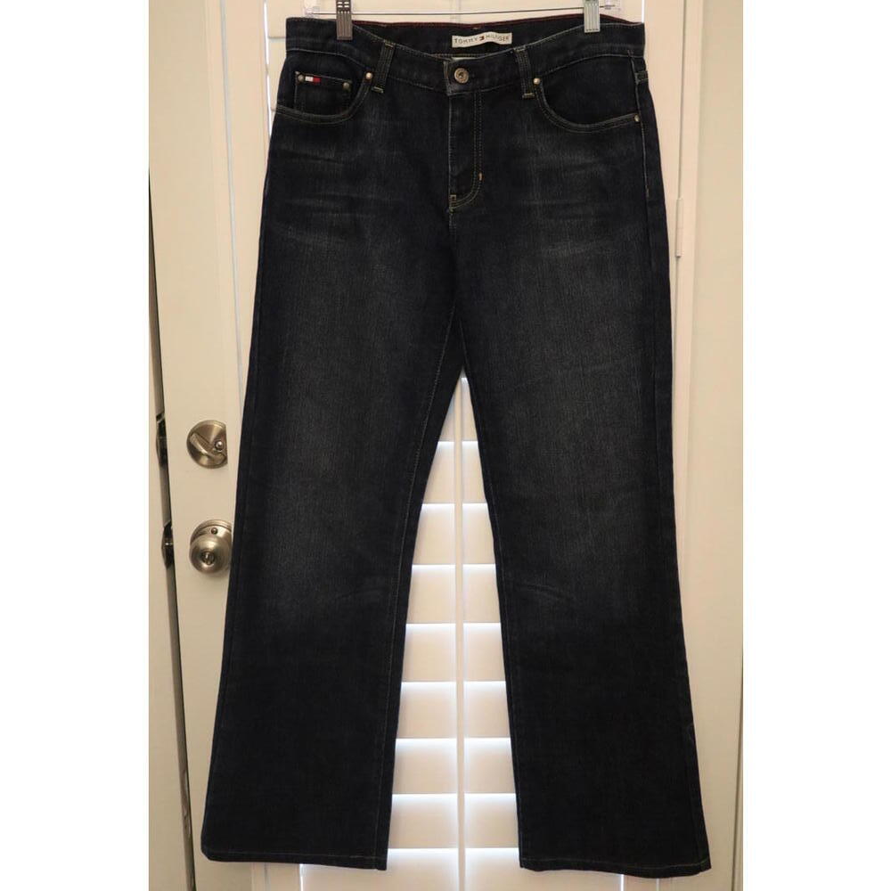 Tommy Hilfiger low rise boot cut jeans size 8‎